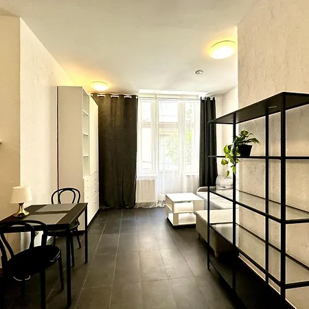 2026 W Centrum & Free Parking סופוט